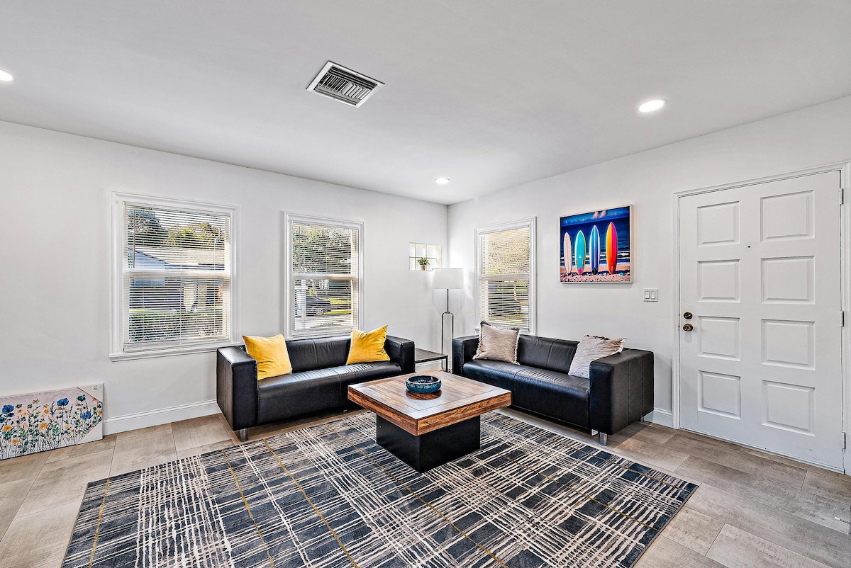 Modern Northwood Home living room hero image