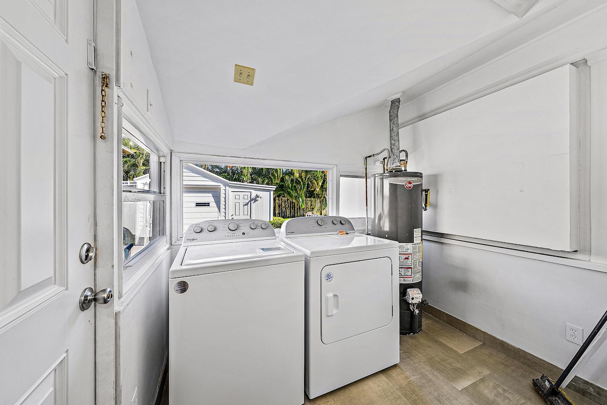 Modern Northwood Home washer and dryer