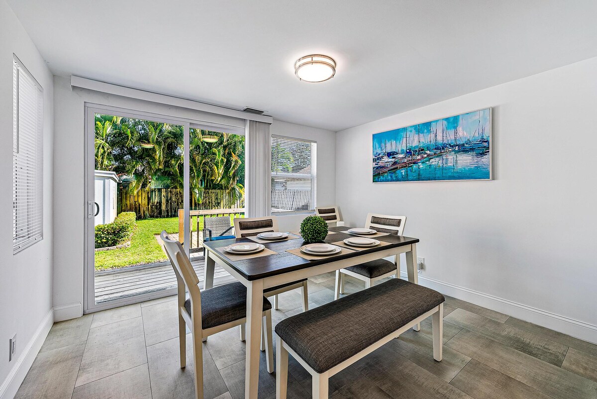 Modern Northwood Home dining area
