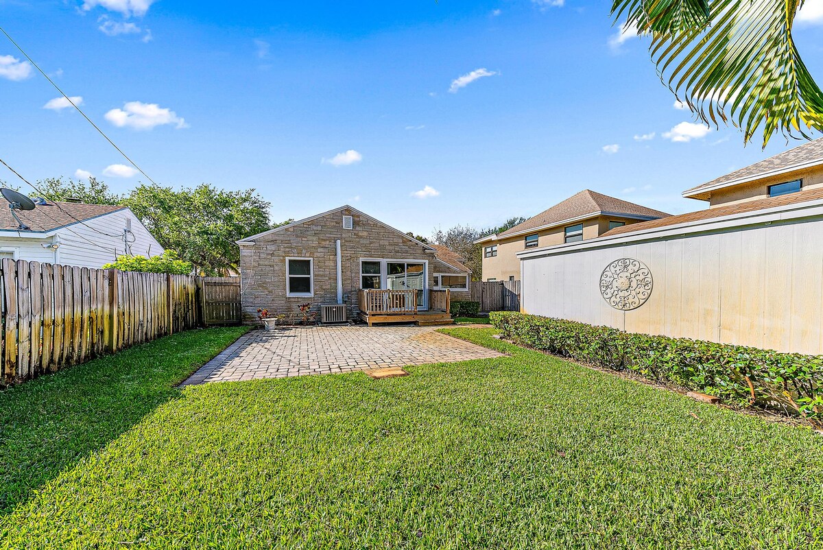 Modern Northwood Home backyard